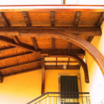 porticato a sbalzo in legno