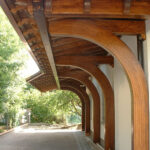 porticato con archi di sostegno