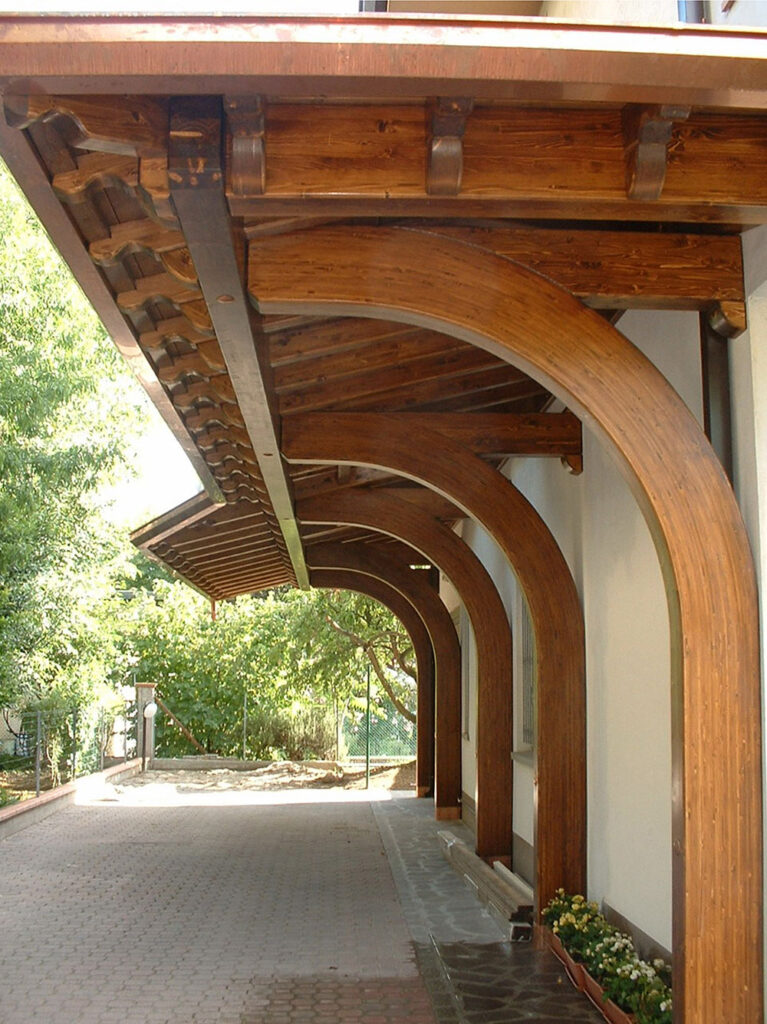 porticato con archi di sostegno