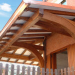 portico a sbalzo in legno